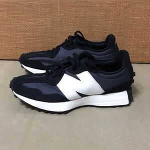 New Balance Black and White Retro-Style Men's Sneakers size 8.5